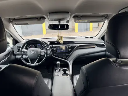 Toyota Camry 2018 года за 13 000 000 тг. в Караганда – фото 6
