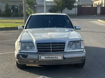 Mercedes-Benz E 200 1995 года за 1 600 000 тг. в Туркестан – фото 2