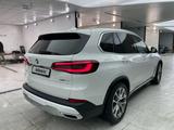 BMW X5 2019 года за 37 500 000 тг. в Алматы – фото 2