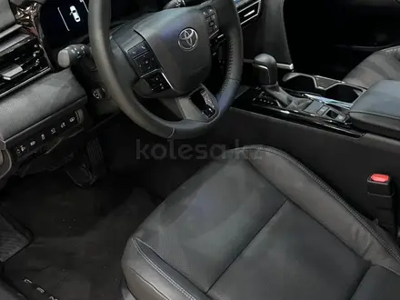 Toyota Camry Luxe 2025 года за 23 190 000 тг. в Алматы – фото 15