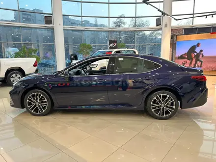 Toyota Camry Luxe 2025 года за 23 190 000 тг. в Алматы – фото 14