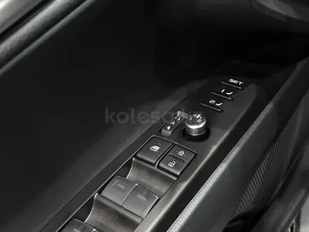 Toyota Camry Luxe 2025 года за 23 190 000 тг. в Алматы – фото 22