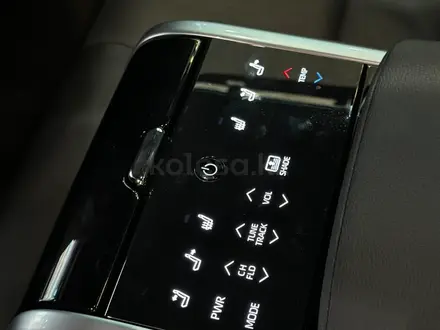 Toyota Camry Luxe 2025 года за 23 190 000 тг. в Алматы – фото 13
