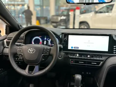 Toyota Camry Luxe 2025 года за 23 190 000 тг. в Алматы – фото 17