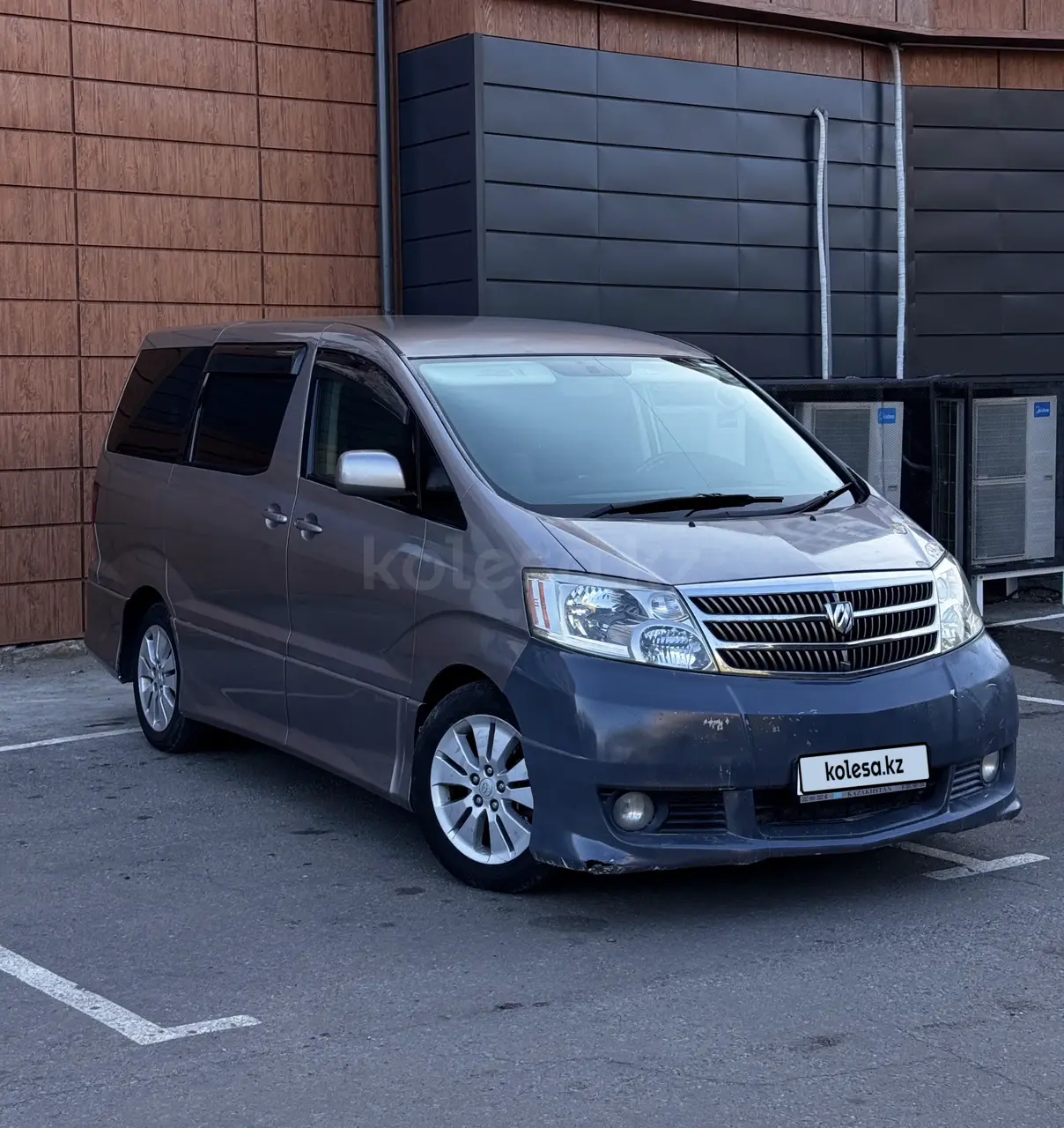 Toyota Alphard, 2004