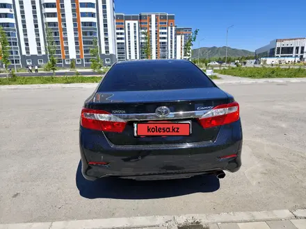 Toyota Camry 2014 года за 9 990 000 тг. в Усть-Каменогорск – фото 2