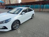 Hyundai Sonata 2019 года за 9 200 000 тг. в Актобе – фото 2