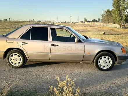 Mercedes-Benz E 200 1993 года за 2 300 000 тг. в Тараз – фото 3