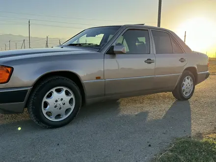 Mercedes-Benz E 200 1993 года за 2 300 000 тг. в Тараз – фото 7