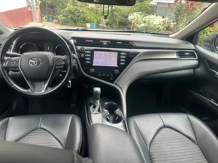 Toyota Camry 2018 года за 12 800 000 тг. в Алматы – фото 10