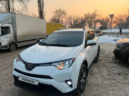 Toyota RAV4 2018 года за 13 500 000 тг. в Алматы – фото 19