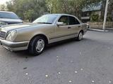 Mercedes-Benz E 200 1996 годаfor3 300 000 тг. в Караганда – фото 3