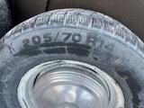 Шины с дисками 205/70 R14 5x139.7 за 35 000 тг. в Караганда