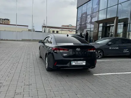 Hyundai Sonata 2018 года за 8 000 000 тг. в Актобе – фото 12