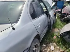 Nissan Primera, 1990