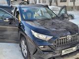 Toyota RAV4 2021 года за 18 500 000 тг. в Павлодар – фото 2