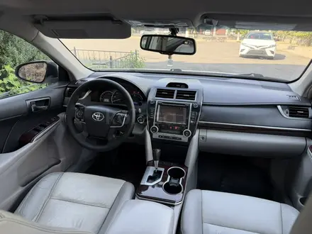 Toyota Camry 2014 года за 8 450 000 тг. в Шымкент – фото 11