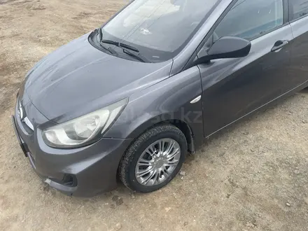 Hyundai Solaris 2012 года за 2 800 000 тг. в Атырау – фото 4