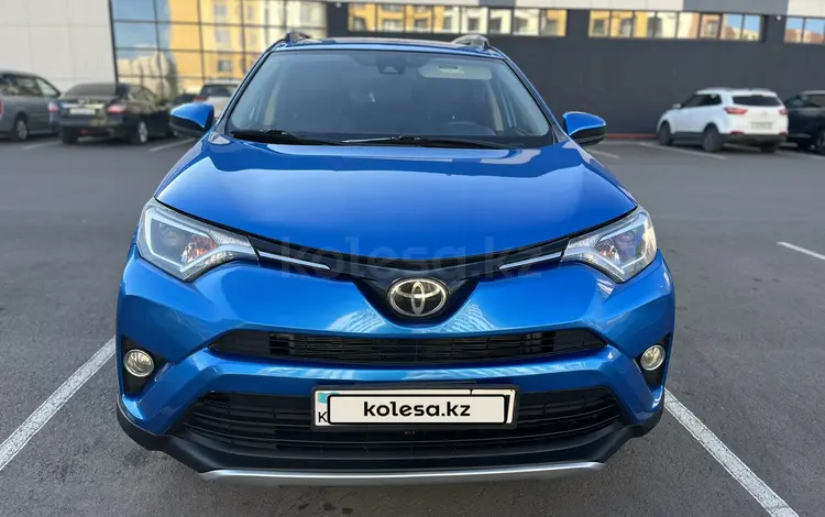 Toyota RAV4 2018 годаfor10 500 000 тг. в Астана