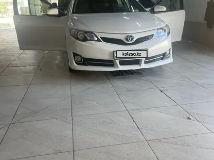 Toyota Camry 2012 года за 9 500 000 тг. в Жанаозен