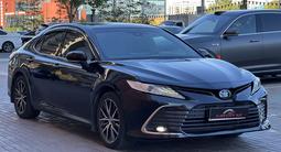 Toyota Camry 2022 года за 17 950 000 тг. в Астана – фото 2