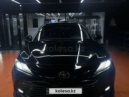 Toyota Camry 2019 года за 14 200 000 тг. в Алматы