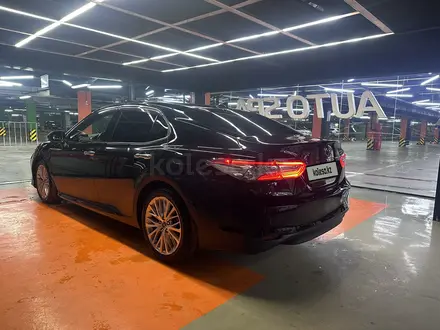 Toyota Camry 2019 года за 14 200 000 тг. в Алматы – фото 5