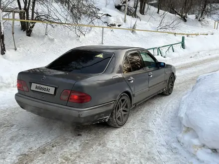 Mercedes-Benz E 280 1996 года за 2 000 000 тг. в Алматы – фото 5