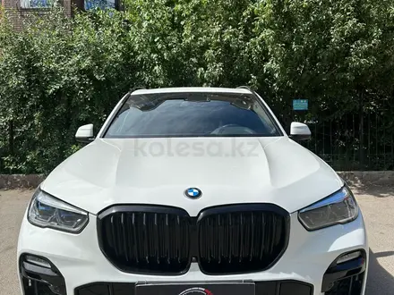 BMW X5 2020 года за 30 500 000 тг. в Астана – фото 2