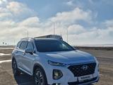 Hyundai Santa Fe 2020 года за 12 500 000 тг. в Атырау