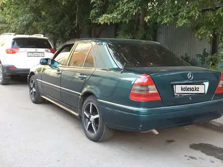 Mercedes-Benz C 180 1995 года за 1 300 000 тг. в Астана – фото 3