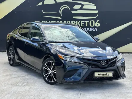 Toyota Camry 2019 года за 11 300 000 тг. в Атырау – фото 3