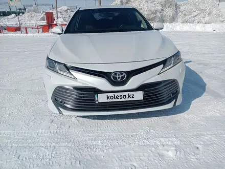 Toyota Camry 2018 года за 14 000 000 тг. в Астана – фото 2