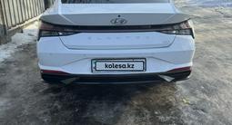 Hyundai Elantra 2023 годаfor12 000 000 тг. в Алматы – фото 2