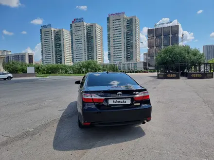 Toyota Camry 2015 года за 10 500 000 тг. в Астана – фото 2