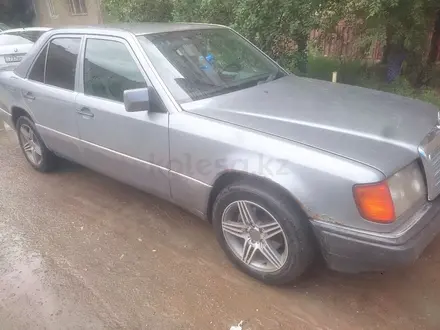 Mercedes-Benz E 260 1992 года за 1 850 000 тг. в Павлодар