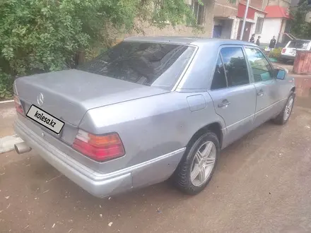 Mercedes-Benz E 260 1992 года за 1 850 000 тг. в Павлодар – фото 3