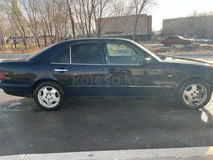 Mercedes-Benz E 230 1995 года за 1 250 000 тг. в Караганда – фото 6