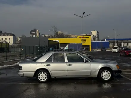 Mercedes-Benz E 230 1991 года за 1 100 000 тг. в Алматы – фото 2