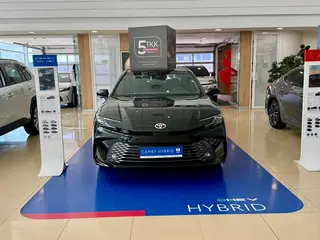 Toyota Camry Luxe eCVT