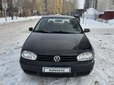 Volkswagen Golf 2002 годаүшін2 700 000 тг. в Астана