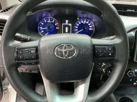 Toyota Hilux 2018 года за 17 300 000 тг. в Алматы – фото 2