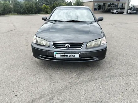 Toyota Camry 2000 года за 3 000 000 тг. в Алматы
