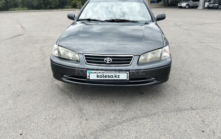 Toyota Camry 2000 года за 3 000 000 тг. в Алматы