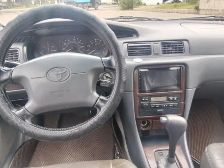 Toyota Camry 2000 года за 3 000 000 тг. в Алматы – фото 20