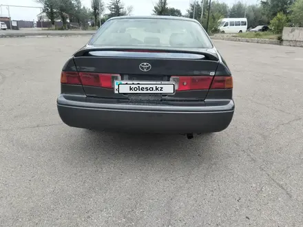 Toyota Camry 2000 года за 3 000 000 тг. в Алматы – фото 4