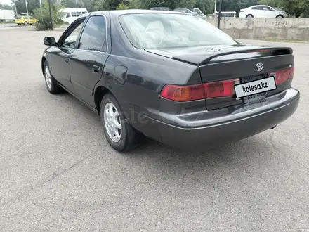 Toyota Camry 2000 года за 3 000 000 тг. в Алматы – фото 5
