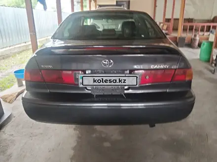 Toyota Camry 2000 года за 3 000 000 тг. в Алматы – фото 8
