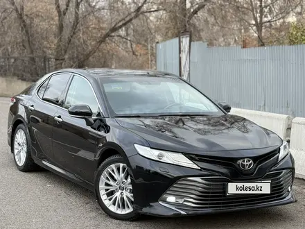 Toyota Camry 2019 года за 14 300 000 тг. в Алматы