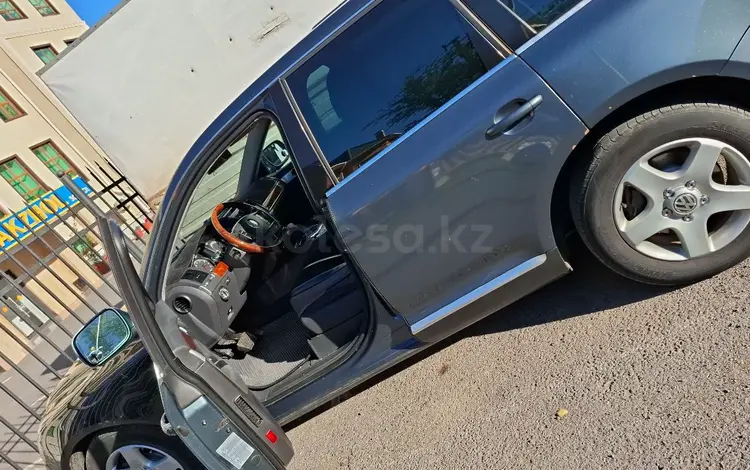 Volkswagen Touareg 2005 года за 5 900 000 тг. в Астана
